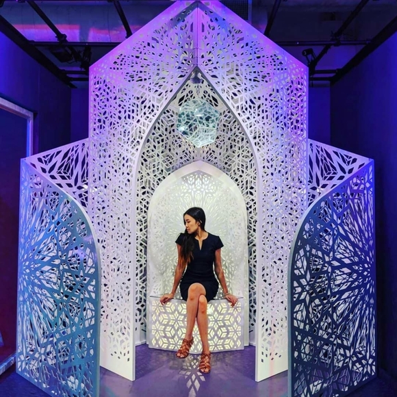 Meet your Posher, Lorraine - Picture 3 of 3